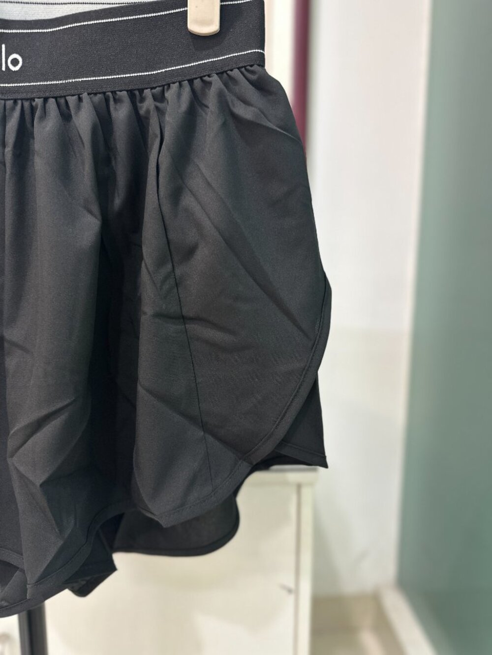 Black Alo Women's Athletic Shorts Sz L - Picture 3 of 4
